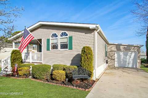 902 Oak Ridge Terrace, Whiting, NJ 08759
