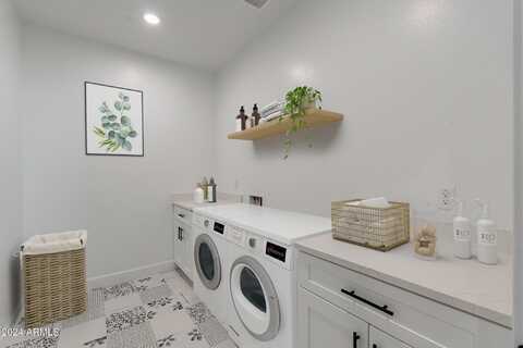 943 N 97th Way, Mesa, AZ 85207