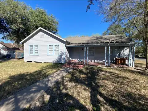 700 W Sinton Street, Sinton, TX 78387