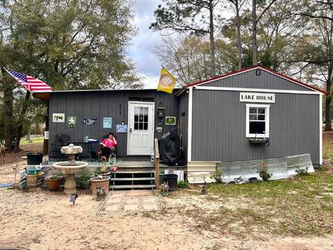 851 Kings Lake Boulevard, DeFuniak Springs, FL 32433