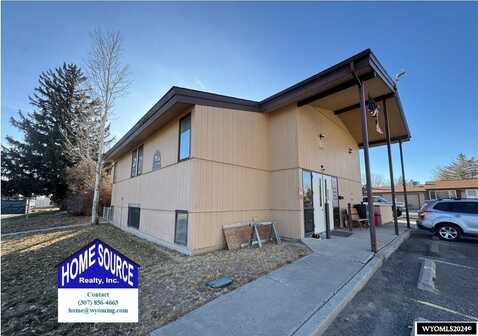 322 N 8th St W, Riverton, WY 82501