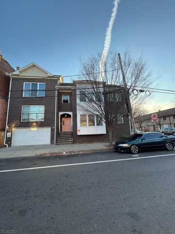 54-56 Oriental St, Newark, NJ 07104