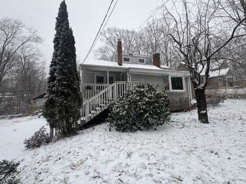 9 Pine St, Vernon, NJ 07422