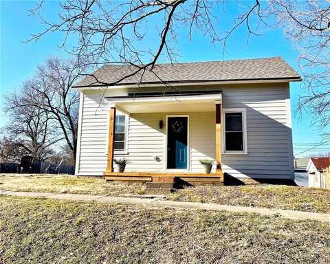 809 Elm Street, Eudora, KS 66025