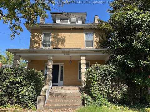 1562 Quarrier Street, Charleston, WV 25311