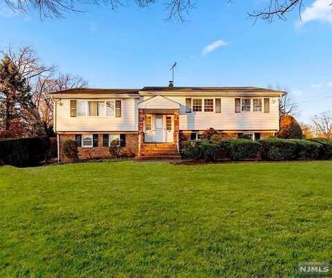 370 Valley View Avenue, Paramus, NJ 07652