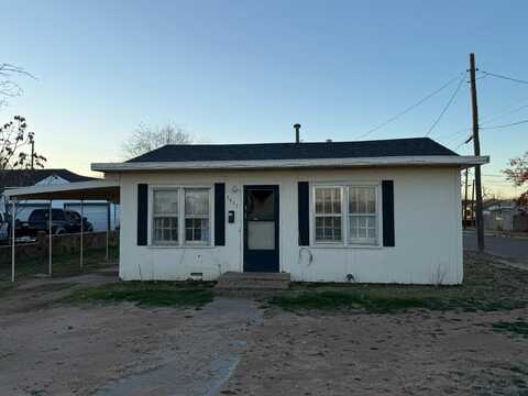 1411 N 4th Place, Lamesa, TX 79331