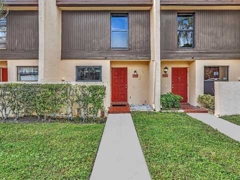 1270 NW 99th Ave, Pembroke Pines, FL 33024