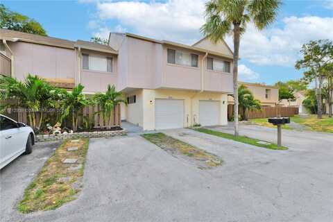 8211 NW 8th St, Plantation, FL 33324