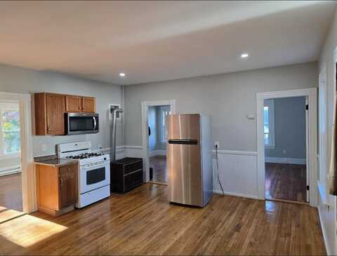 62 Hartford, Fitchburg, MA 01420