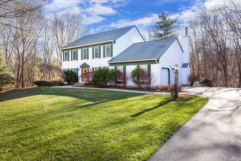 4 Maple Brook Ln, Franklin, MA 02038