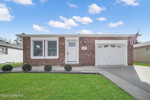 37 Pirogue Street, Toms River, NJ 08757