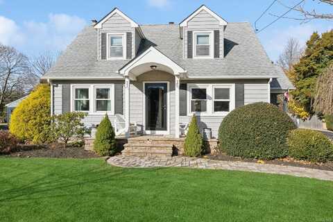 790 Peconic Bay Boulevard, Jamesport, NY 11947