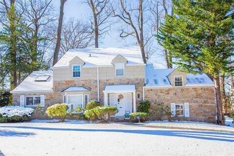 22 Old Field Lane, Great Neck, NY 11020