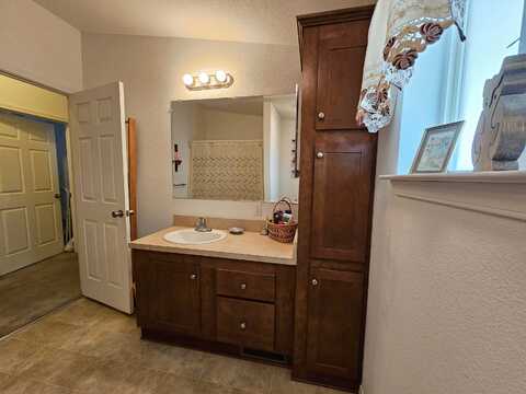 20Th St W, Rosamond, CA 93560