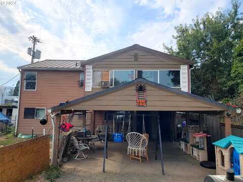 W First Ave, Sutherlin, OR 97479