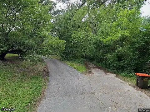 W Madison Avenue, Lebanon, MO 65536