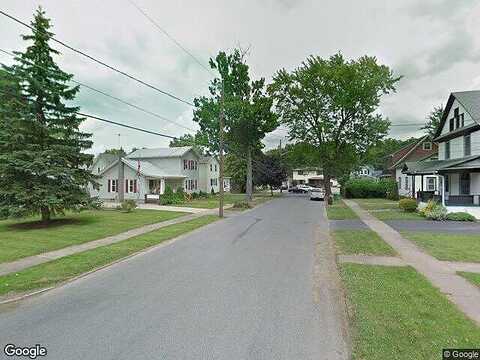 Robinson Pl, Lockport, NY 14094