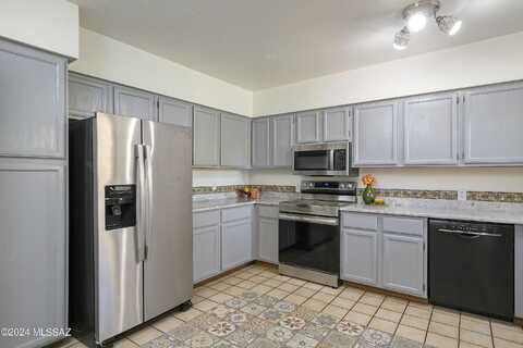 1St, TUCSON, AZ 85748