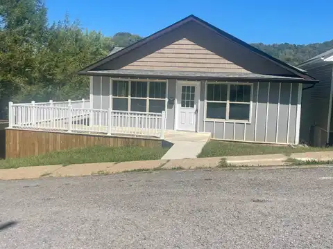 302 Birch St, Gassaway, WV 26624