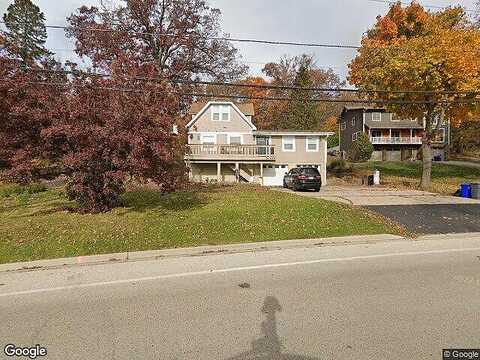 Maple, PEWAUKEE, WI 53072
