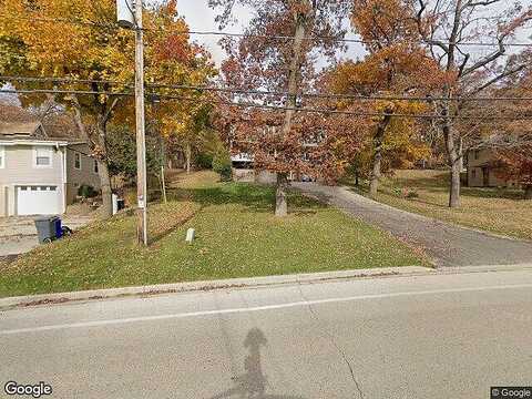 Maple, PEWAUKEE, WI 53072