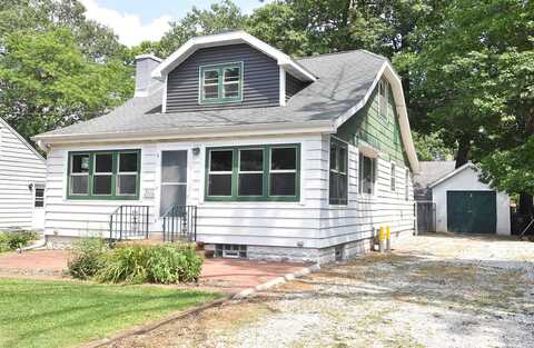 Maple, PEWAUKEE, WI 53072