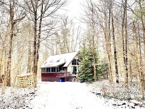 102 King Arthur Road, Pocono Lake, PA 18347