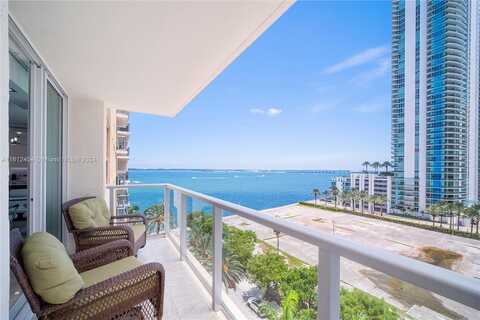 Brickell Bay Dr, Miami, FL 33131