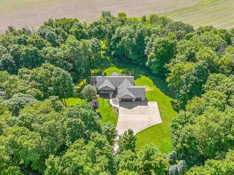 W3121 Oaklawn Road, Iron Ridge, WI 53035