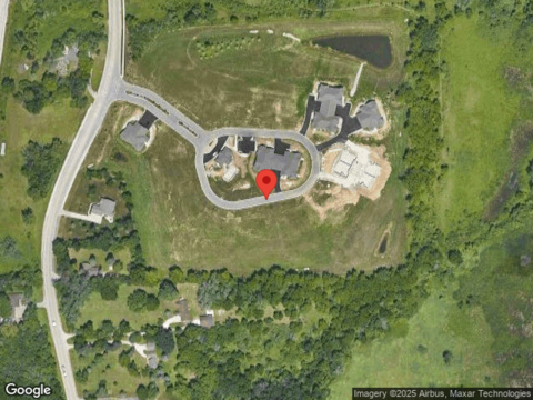 N28W25261 Parkway Ridge Circle, Pewaukee, WI 53072