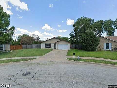 Sandalwood Lane, Arlington, TX 76017