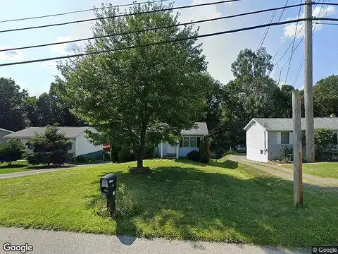 E 1St Avenue Ext, Derry, PA 15627