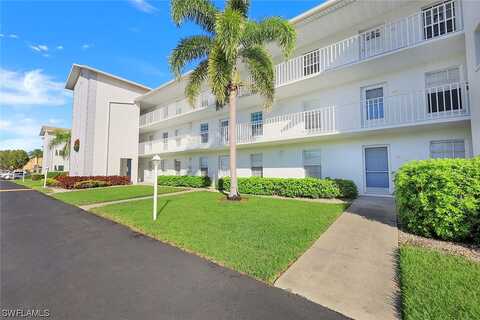 Victoria Lane W, Naples, FL 34109