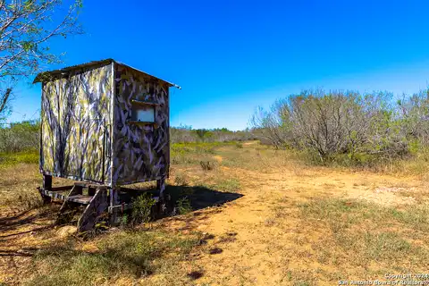 Cr 661 661, Devine, TX 78016