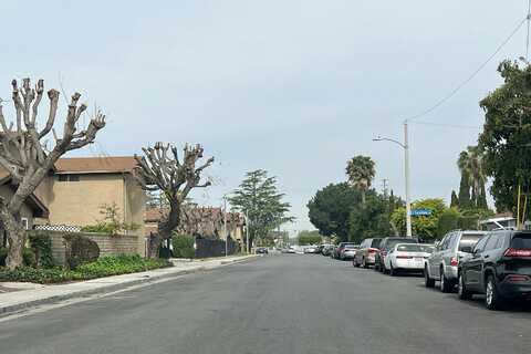 Elburg, PARAMOUNT, CA 90723