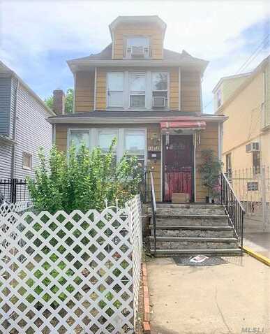 Vanderveer, QUEENS VILLAGE, NY 11427