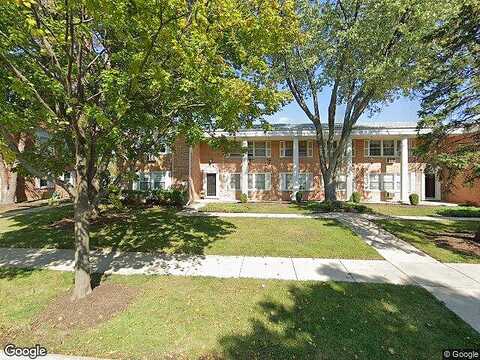 W Saint James St, Arlington Heights, IL 60005