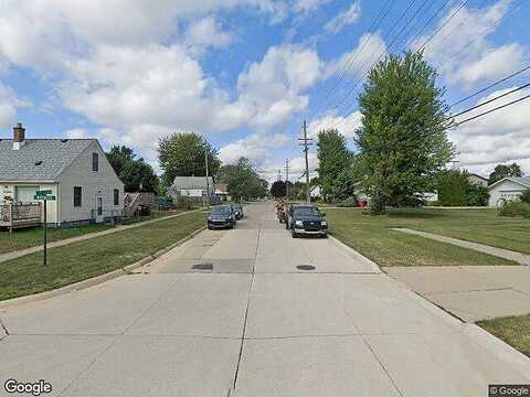 Maywood St, Roseville, MI 48066