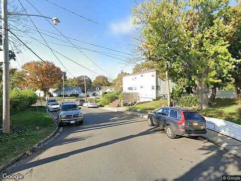 Rose Pl, WESTBURY, NY 11590
