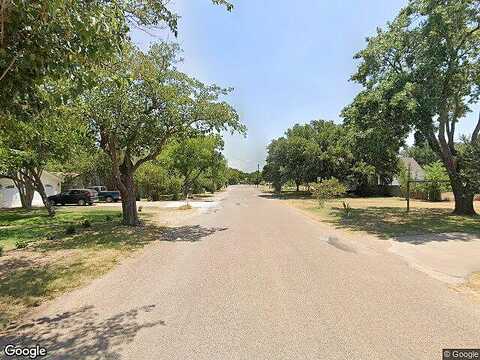 S Monroe St, Mc Gregor, TX 76657