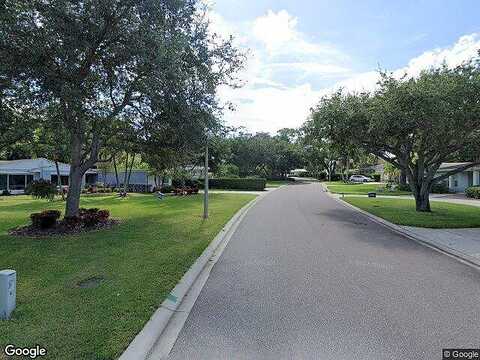 S Pine Cir, BELLEAIR, FL 33756