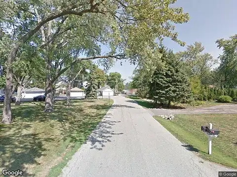 Victoria Ave, MCHENRY, IL 60050