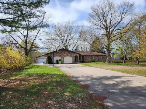 689 Point, Clare, MI 48617