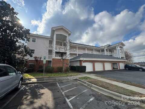 9135 Meadow Vista Road, Charlotte, NC 28213