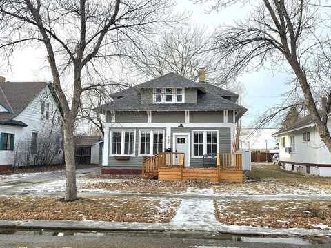 907 N Kendrick Ave, Glendive, MT 59330