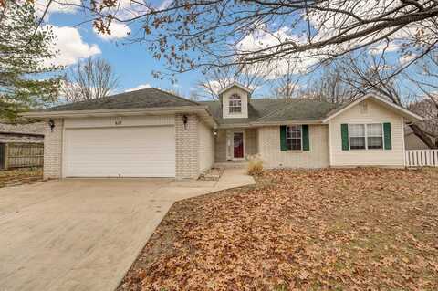 617 S Fountain Avenue, Republic, MO 65738