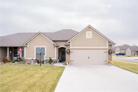 4905 Stonebridge Drive W, Saint Joseph, MO 64506