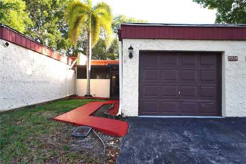 9924 NW 65th Ct, Tamarac, FL 33321