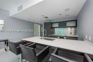 200 Biscayne Boulevard Way, Miami, FL 33131